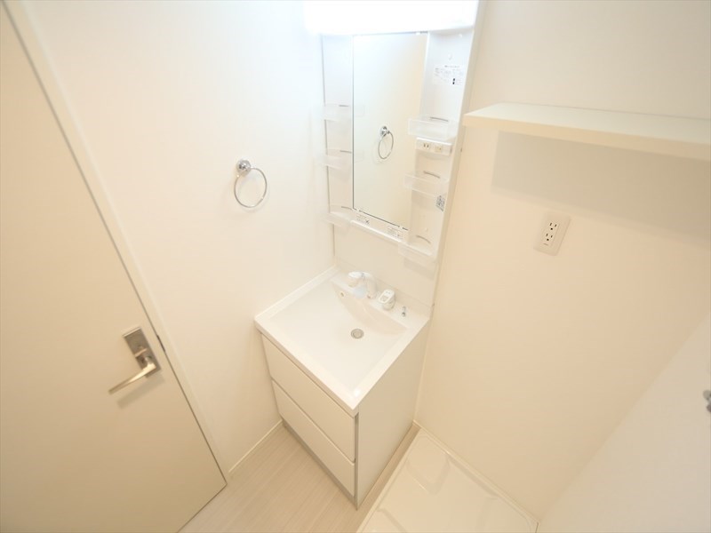 洗面設備　脱衣所　独立洗面台（シャンプードレッサー）洗濯機用意できます