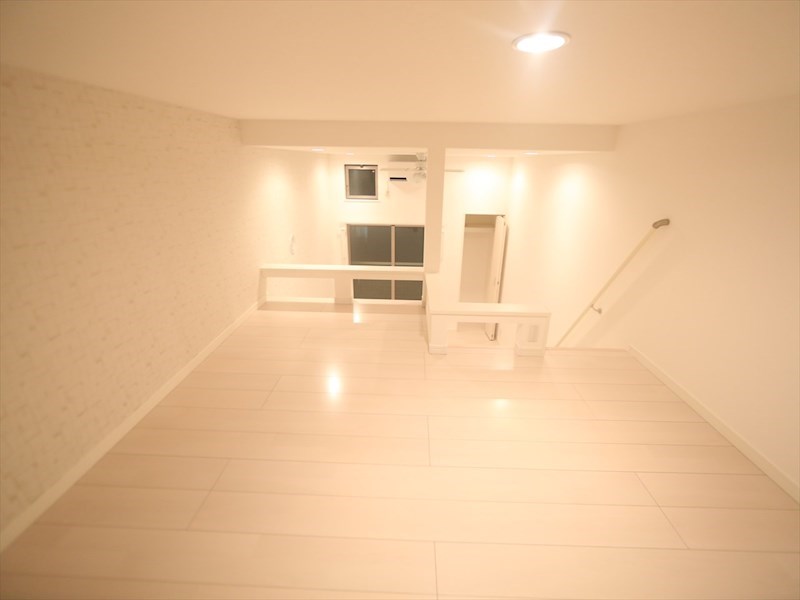 その他部屋・スペース　上階ロフト6.1帖（収納としてもお部屋としても使えます）