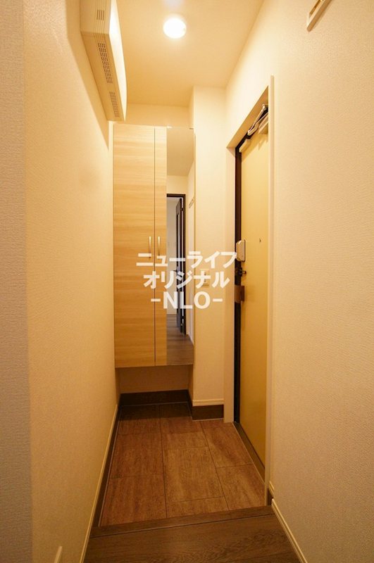 玄関　※同タイプ102号室参照。現況を優先致します。