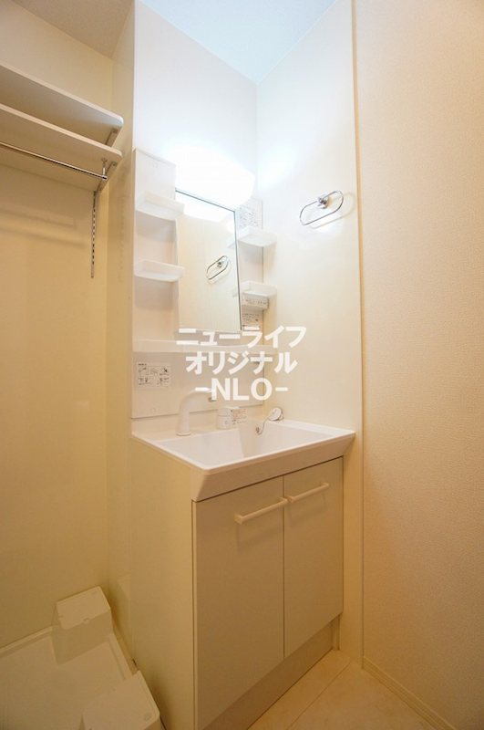 洗面設備　※同タイプ102号室参照。現況を優先致します。