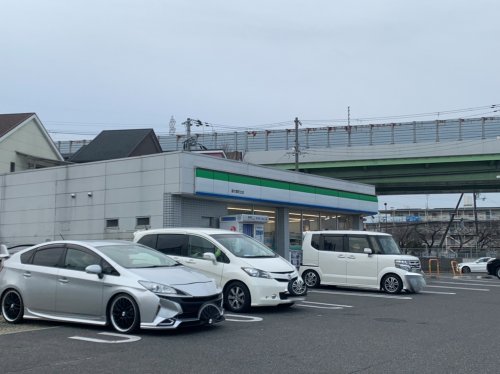 コンビニ　ファミリーマート　葛の葉町北店（コンビニ）まで322m