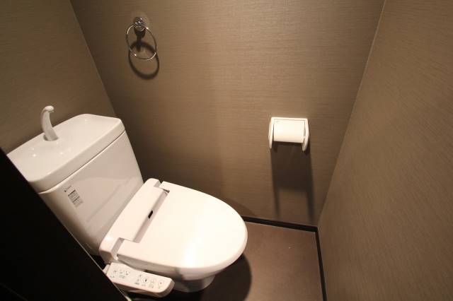 トイレ　※１０２号室の写真です。