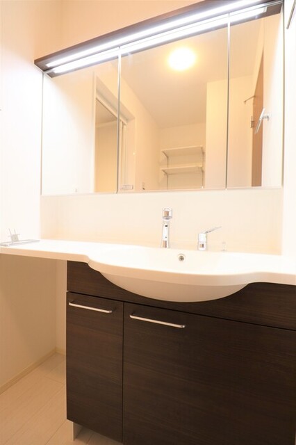 洗面設備　１０２　洗髪洗面化粧台