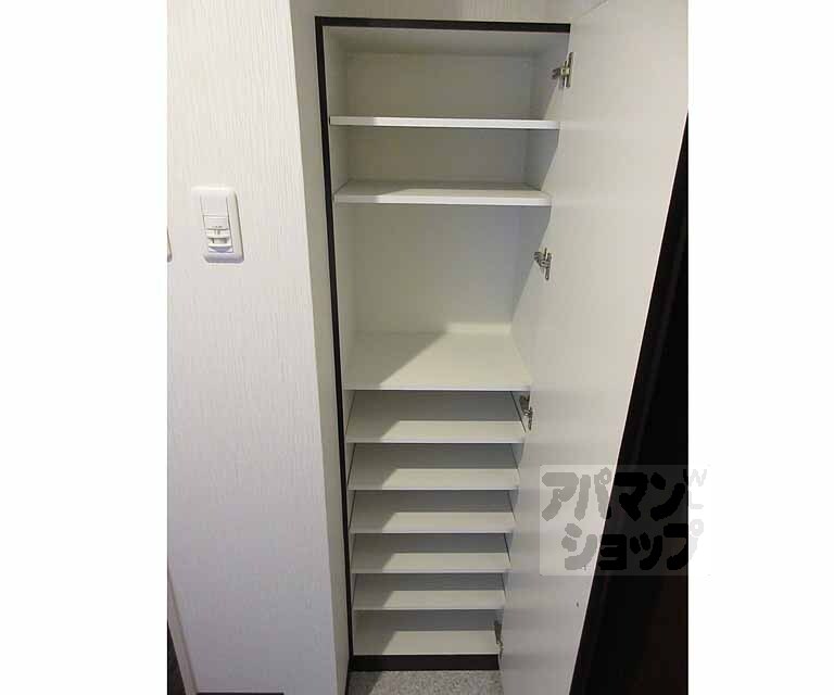 収納　シューズボックス完備