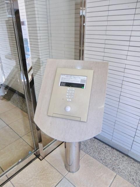 エントランス　非接触キー採用のオートロックシステム