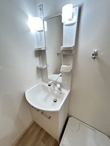 洗面設備　ゆったりとした空間のトイレです
