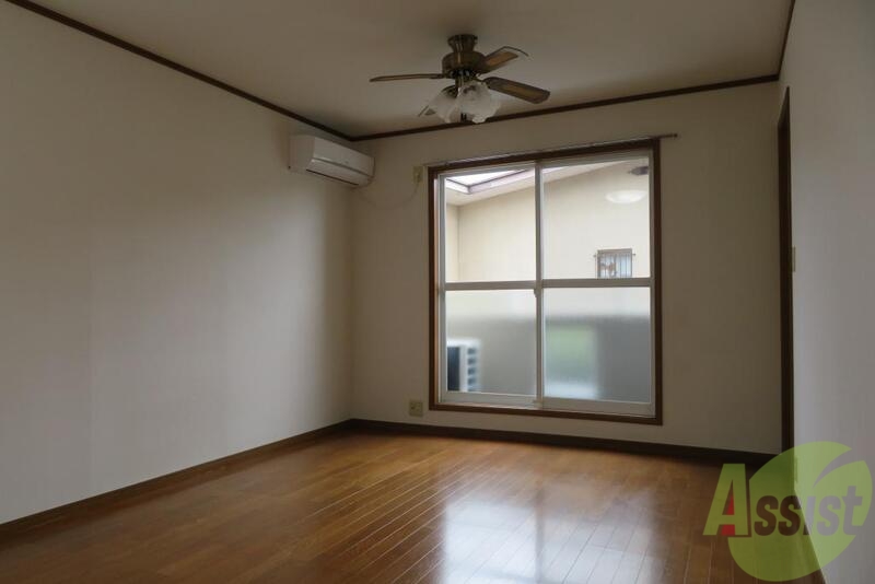 居室・リビング　リビングは１０帖と広く風通しも良さそうですね。