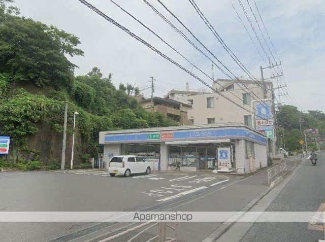 コンビニ　ローソン（コンビニ）まで745m