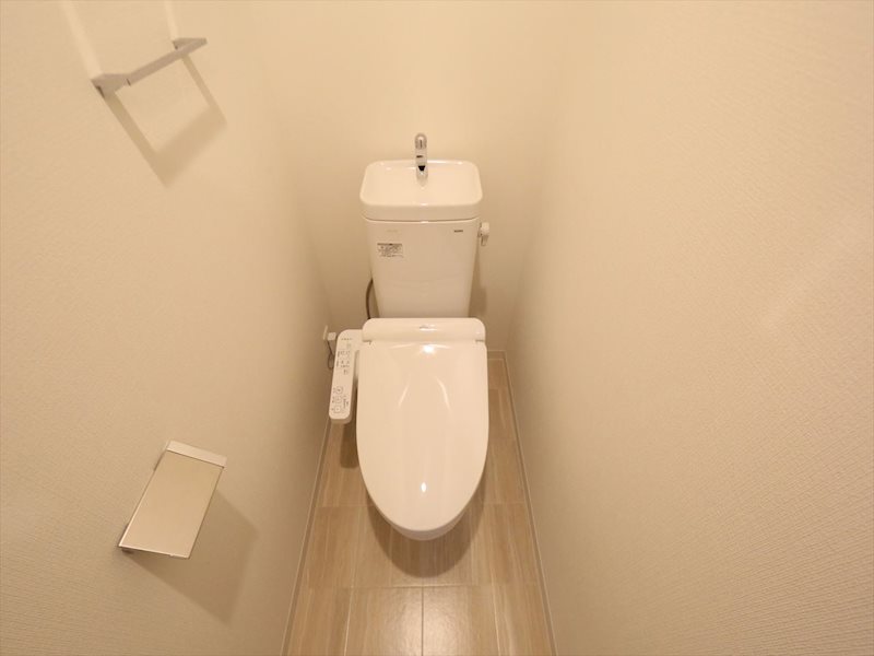 トイレ　温水洗浄便座付トイレ
