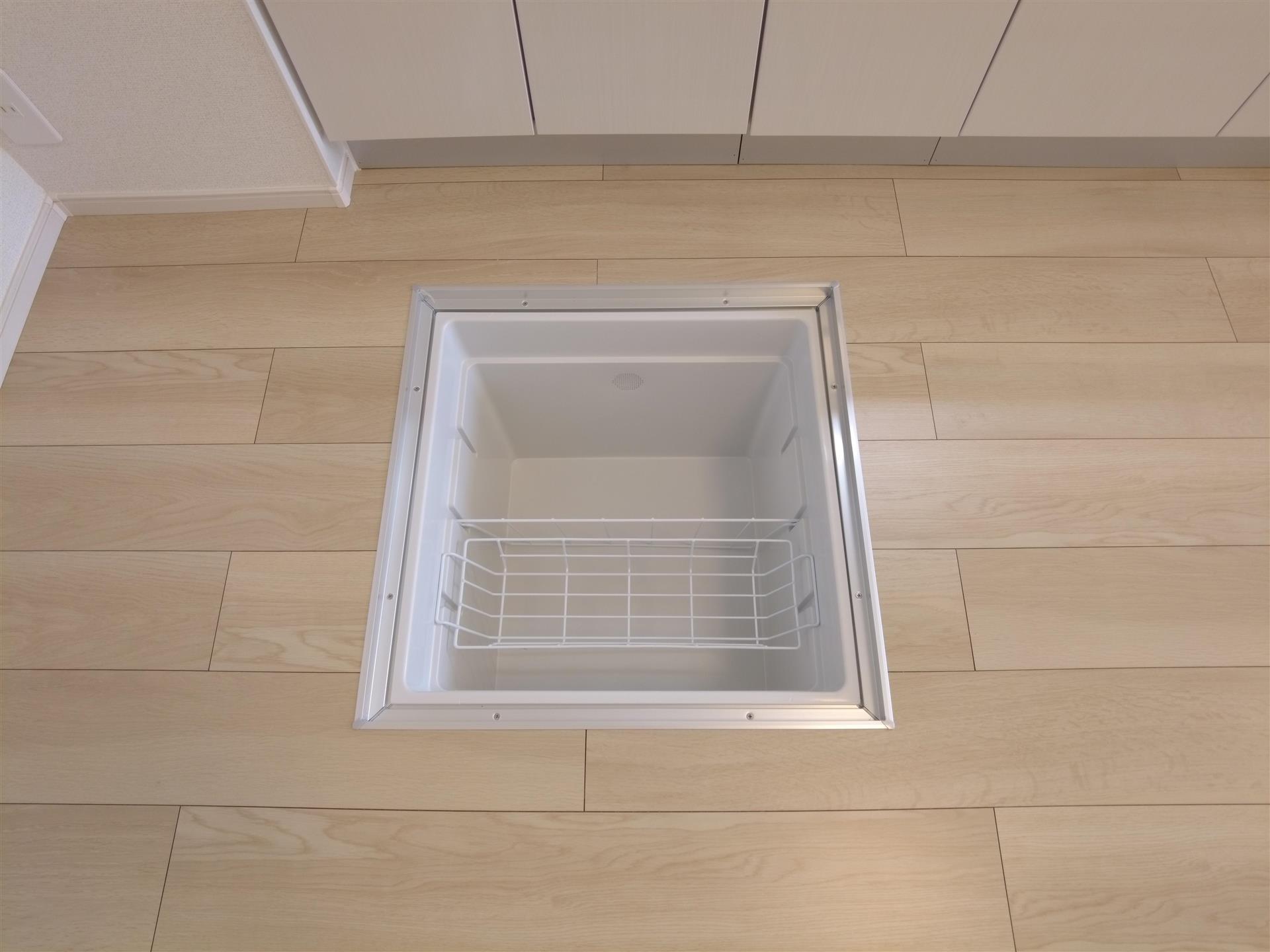 居室・リビング　床下収納