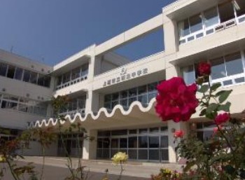 中学校　上越市立城北中学校（中学校）まで648m