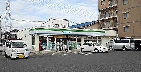 コンビニ　ファミリーマート　川口戸塚店（コンビニ）まで300m