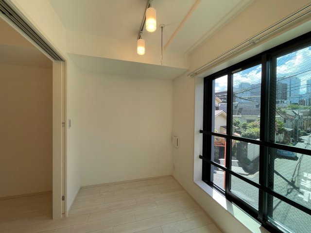 その他部屋・スペース　落ち着いて過ごせるお部屋なので、寝室にいかがでしょうか