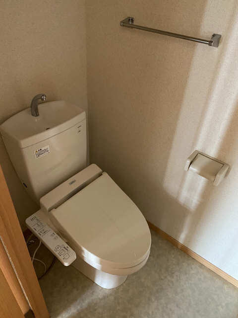 トイレ　＊同物件別号室写真