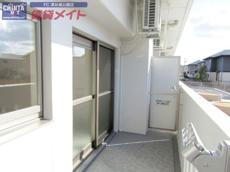 バルコニー　同じ物件、別部屋の写真です