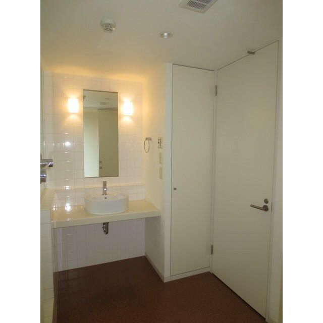 洗面設備　朝の身支度に便利な独立洗面台☆