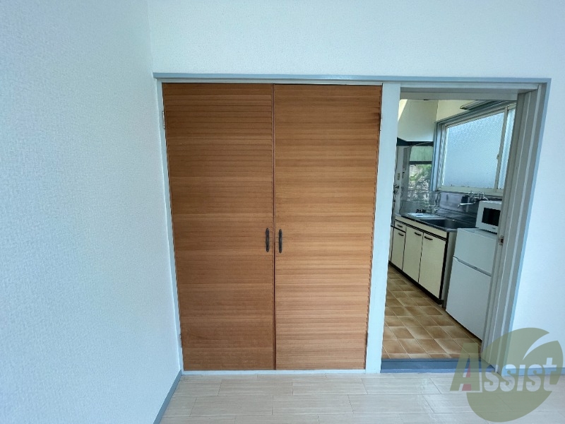 収納　収納はこちらのスペースをご利用下さい。中の様子が気になります