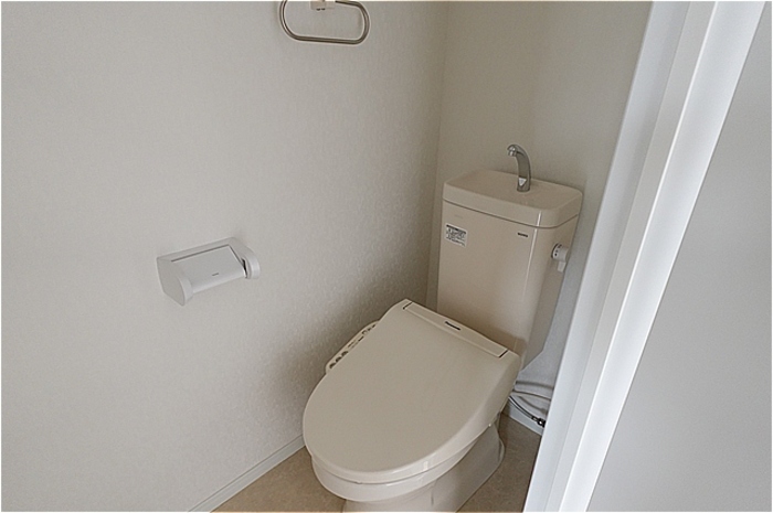 トイレ　温水洗浄暖房便座のトイレ