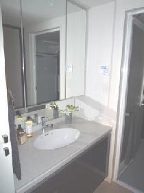 洗面設備　使いやすい洗面台です