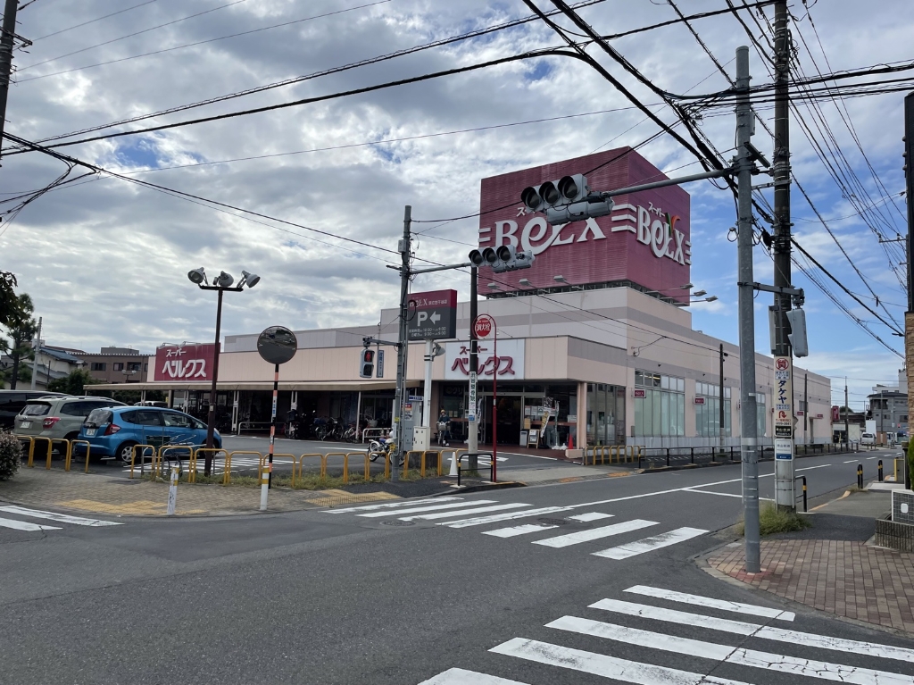 スーパー　BeLX(ベルクス) 足立古千谷店（スーパー）まで520m