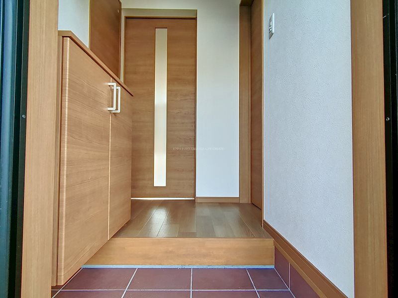玄関　※写真は103号