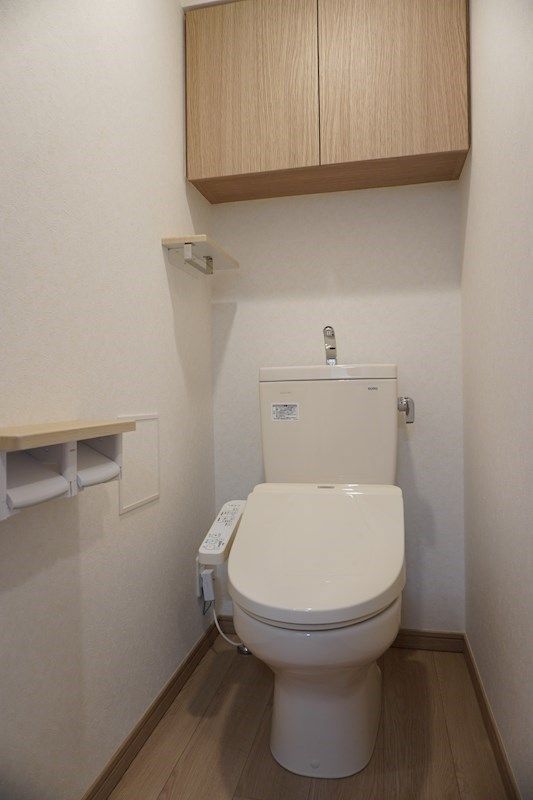 トイレ　温水洗浄便座です。
