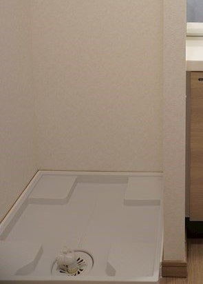 その他設備　防水パン付きの洗濯機置場です。