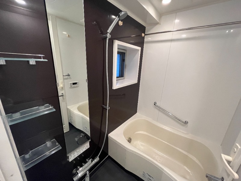 バス・シャワールーム　追い炊き機能付き♪