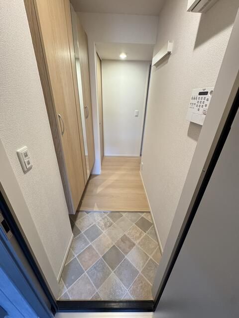 玄関　写真は別の部屋のものです。