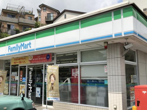 コンビニ　ファミリーマート 湘南港が丘店（コンビニ）まで1024m