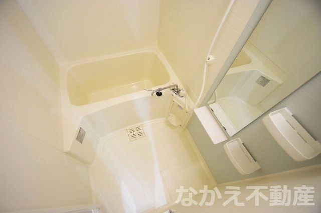 バス・シャワールーム　コンパクトで使いやすいお風呂です