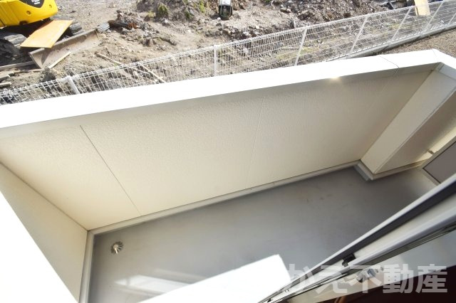 バルコニー　開放的で明るい空間を演出してくれるバルコニーです