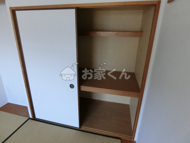 収納　押入