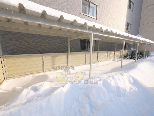 その他共有部分　屋根付き駐輪場完備しています♪