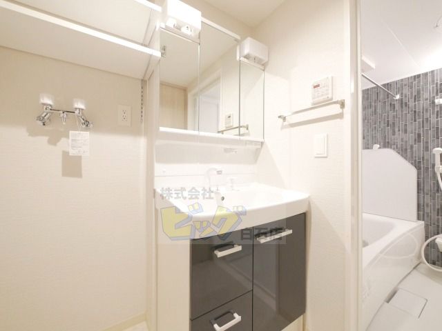 洗面設備　人気の設備シャンプードレッサーを完備しています♪