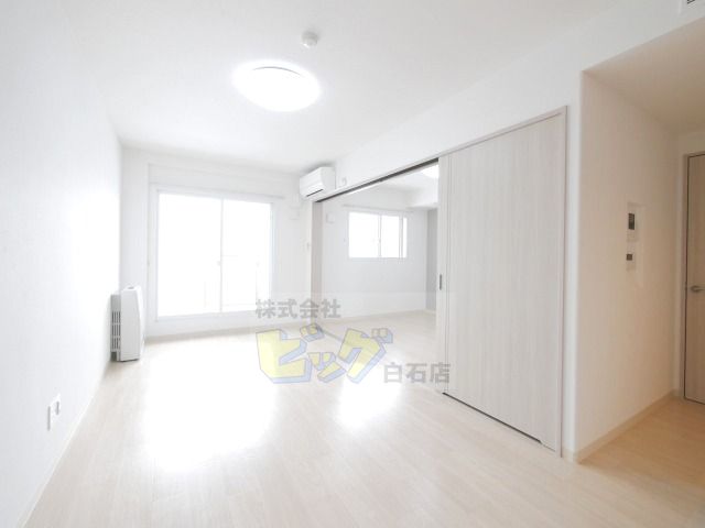 居室・リビング　使いやすい広々としたリビングです♪