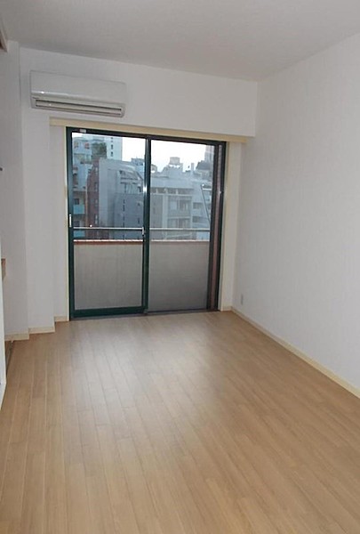 居室・リビング　※別部屋の参考写真です。