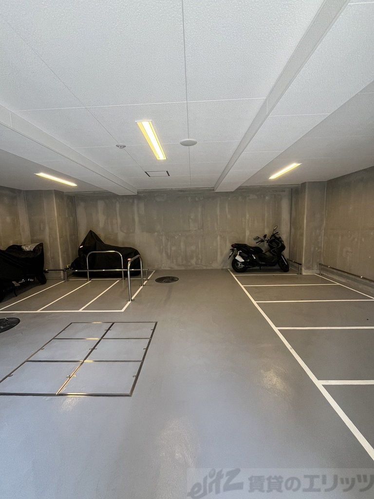 駐車場　バイク置き場