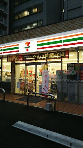 コンビニ　セブンイレブン吹田江坂町1丁目店（コンビニ）まで379m