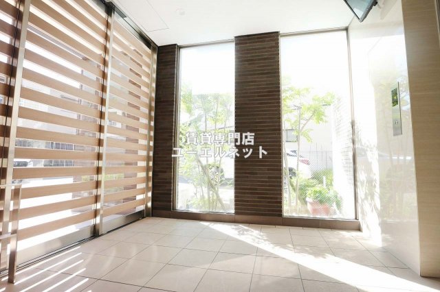 エントランス　毎日通る場所だからこそ、洗練された空間に