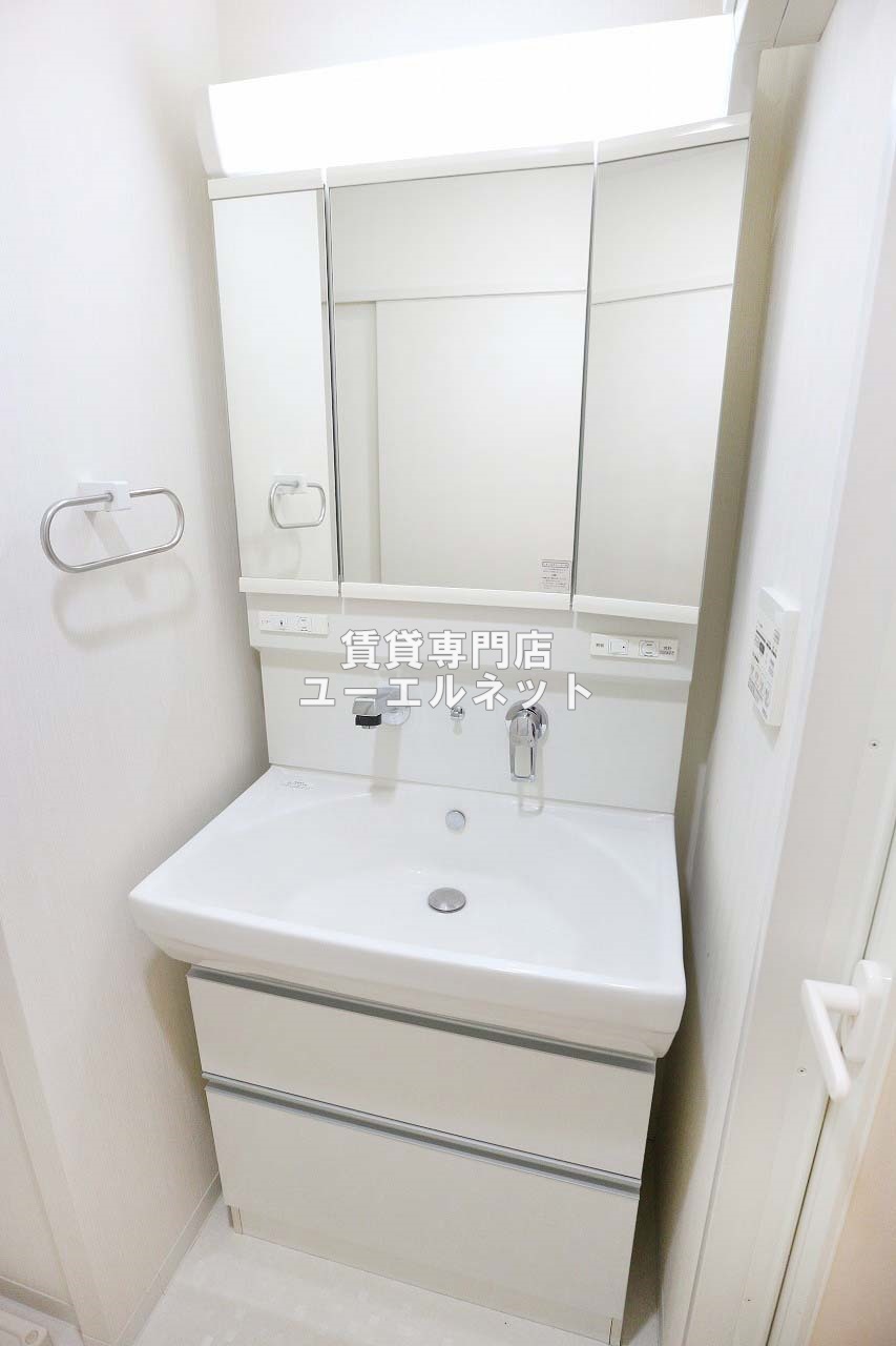 洗面設備　清潔感ある独立洗面台で毎日気持ちよく♪