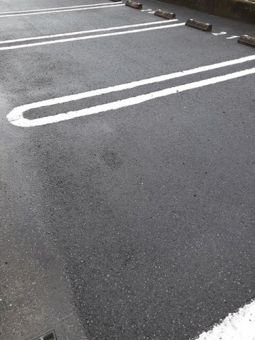 駐車場　駐車場に車を止められます