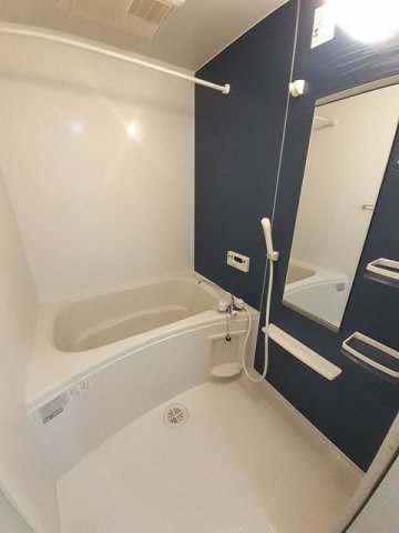 バス・シャワールーム　落ち着いた空間のお風呂です