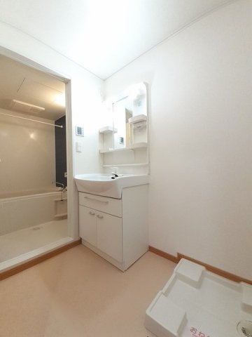 洗面設備　脱衣スペースもあります