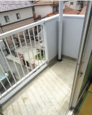 バルコニー　外からの目が気にならないバルコニーで洗濯物が干せます