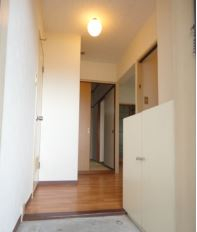 玄関　収納もある玄関です