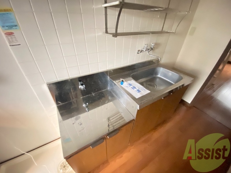 キッチン　シンプルなキッチンです。一人暮らしにはちょうどいいサイズ。