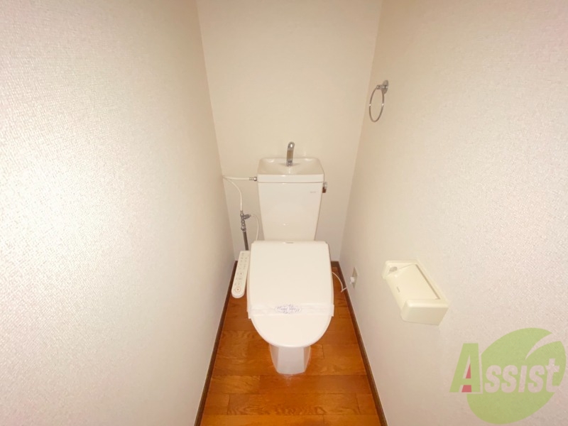 トイレ　ウォシュレット付きのトイレです。シャワートイレは日本の宝。