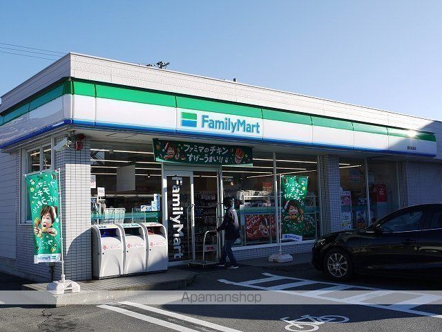 コンビニ　ファミリーマート（コンビニ）まで422m