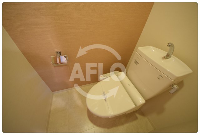 トイレ　ソレイユ真田山　温水洗浄便座